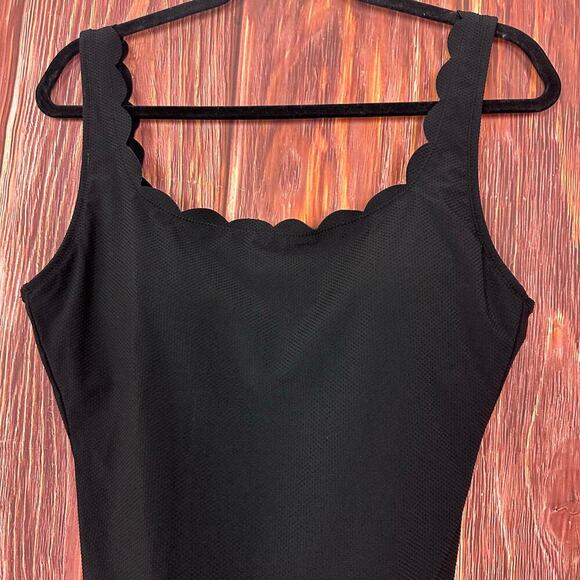 J. Crew Womens Black Scallop Piqué Scoopback One-piece Swim Size 8 - Picture 4 of 8
